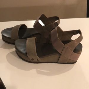 Like new platform sandals